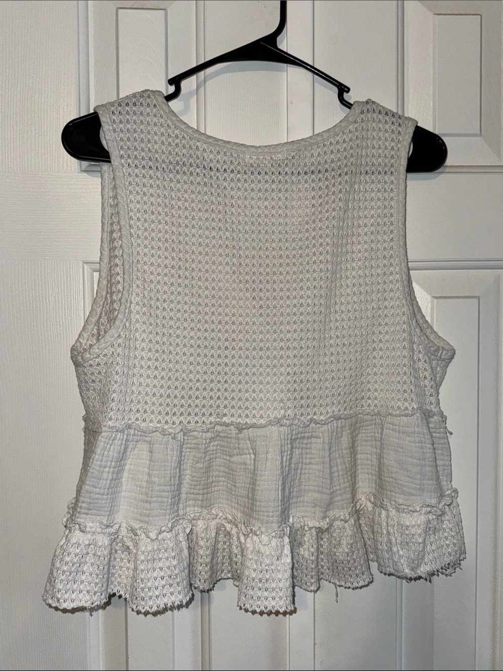 Ultra Flirt White Textured Ruffle Tank - Picture 2 of 4